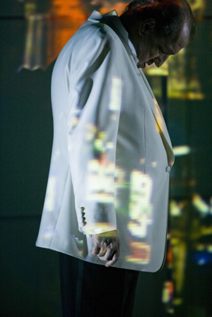 sous-le-volcan-theatre-de-la-ville